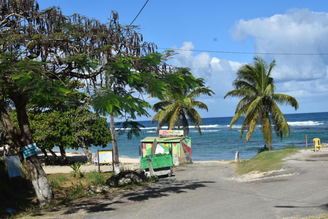 Kaz A Klemence Gite Creole Avec Piscine Et Table Dhotes A Anse Bertrand Exterior photo